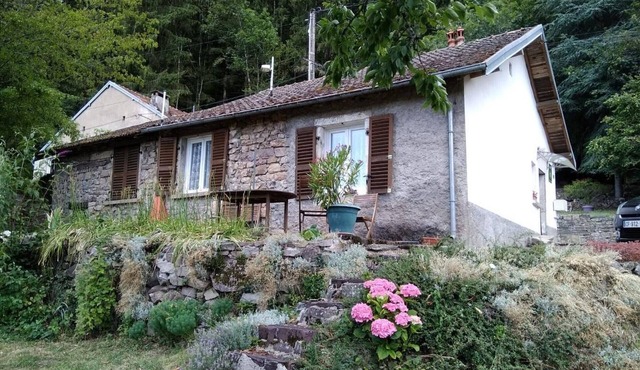 2-Bedroom Cottage with WiFi, Near Luxeuil-les-Bains