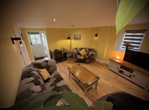 2 Bedroom Cottage in Bower Hinton - The Music Barn!