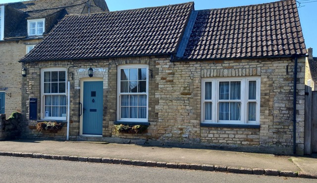 2 Bedroom Cottage near Oakham, Rutland with 13A EV charging facility