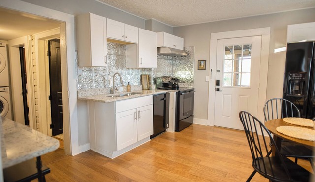 2-Bedroom Cottage /Near Sovah Health, Casino & Averett University /