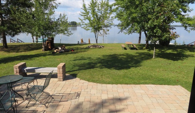 2-bedroom Cottage on the water with your own private dock on Castle Rock Lake.