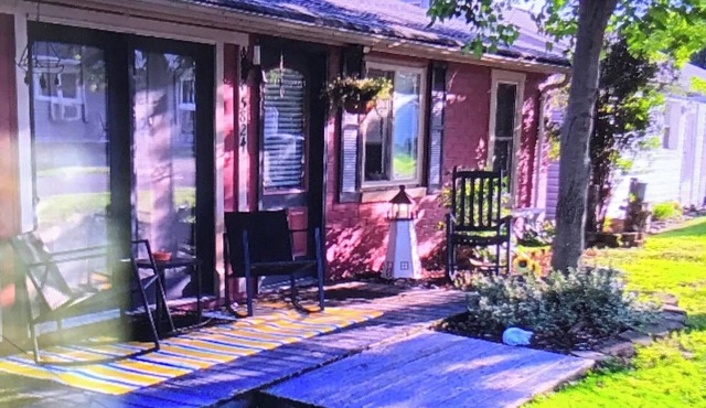 2 bedroom cottage, 1 side of a duplex, in Catawba. Sandy beach 500 ft away.