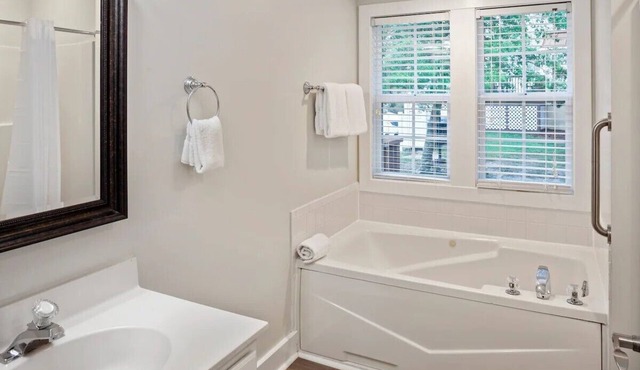 2 Bedroom Cottage in Williamsburg over July 4th Weekend