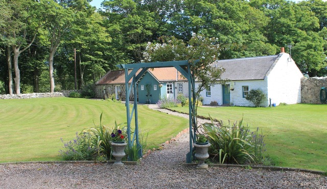 2 bedroom cottage, with far reaching views of the garden and open countryside.