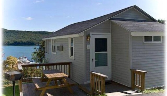 2 Bedroom Cottage with Screen Porch and unobstructed views of Otsego Lake