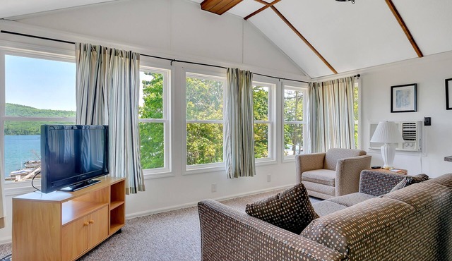 2 Bedroom Cottage with amazing views of Otsego Lake