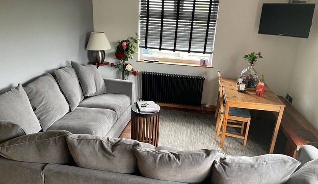 2 Bedroom Cottage With Open Views To Rear