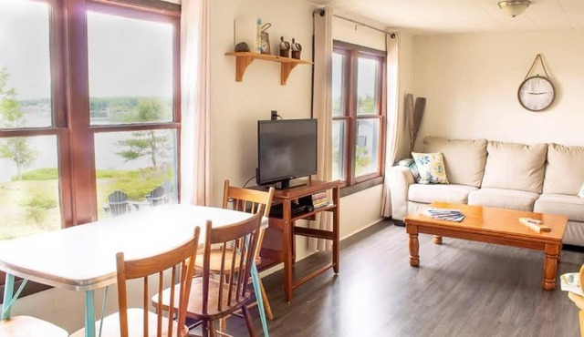 2-Bedroom Cottage with Stunning View - Rockwood #6