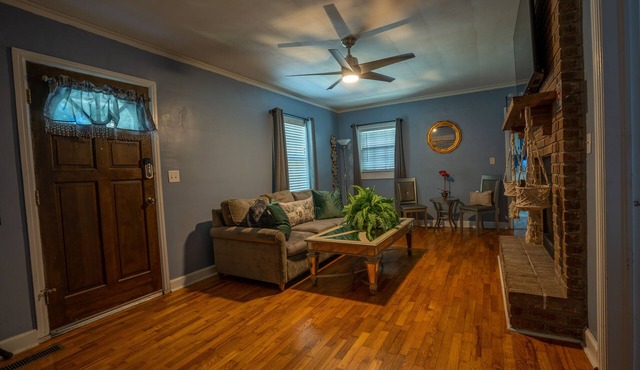 2 Bedroom cottage with home gym!
