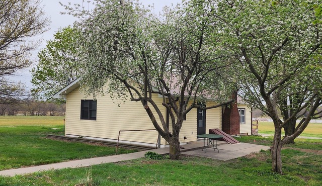 2-bedroom country cabin pet friendly and horse boarding