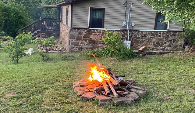 2-bedroom country cottage near Marshall, 20 minute drive to the Buffalo River