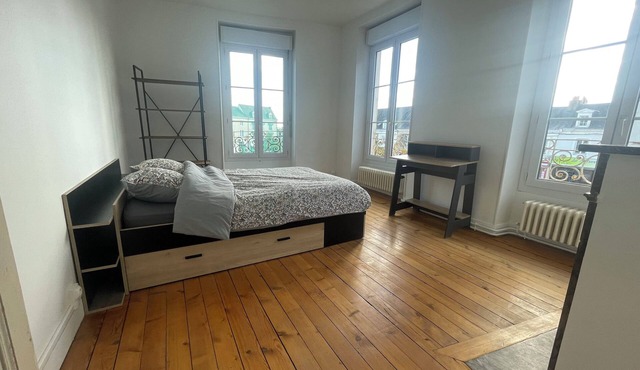 2-bedroom courtyard apartment sleeps 6