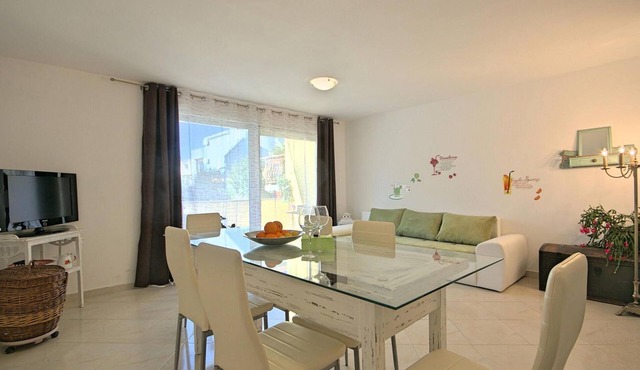 2 bedroom cozy apartment in Umag