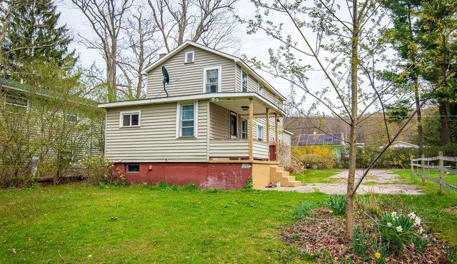 2 Bedroom Cozy Cottage!