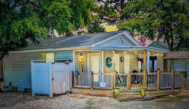 2-Bedroom Cozy Cottage in Ocean Lakes Family Campground, Myrtle Beach, SC 29575