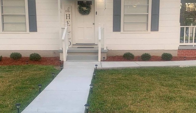 2 Bedroom Cozy Family Friendly Home