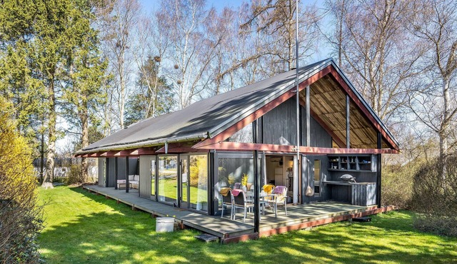 2 bedroom cozy home in Dronningmølle
