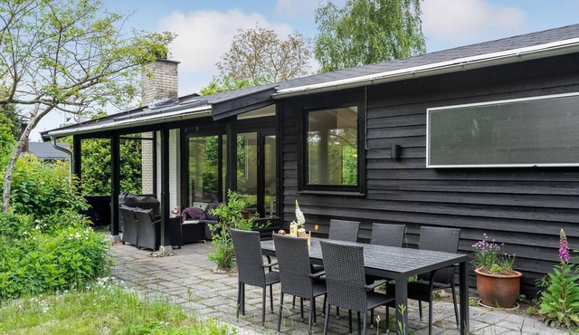 2 bedroom cozy home in Dronningmølle