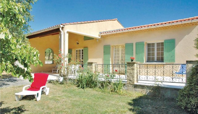 2 Bedroom Cozy Home In Saint Trinit