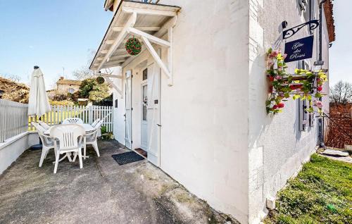 2 Bedroom Cozy Home In Oradour-Fanais