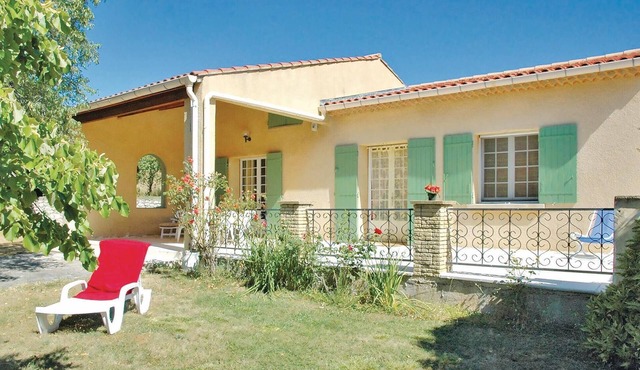 2 bedroom cozy home in Saint Trinit