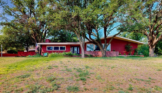 2-bedroom cozy home with private suite