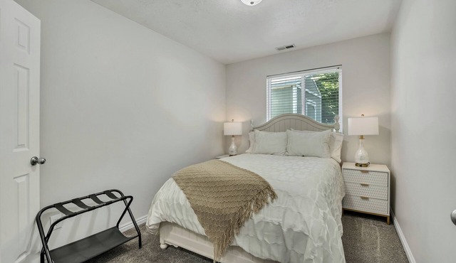 2-bedroom cozy basement North Salt Lake with WiFi, AC