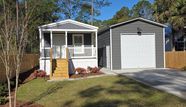 2-bedroom Cozy Coastal Cottage in Santa Rosa Beach with Hot Tub and Firepit