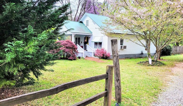2-bedroom cute farmhouse near Athens, GA