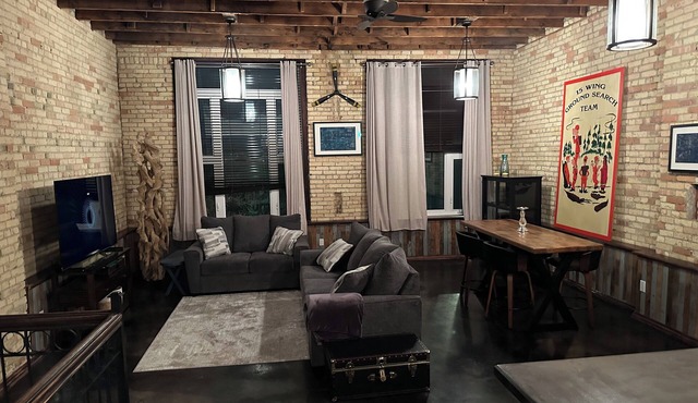 2 BEDROOM, DESIRABLE LOCATION in the heart of downtown, close to all amenities.