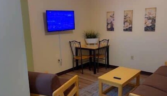 2 Bedroom Downtown Apt | Walkable | Safe | Clean