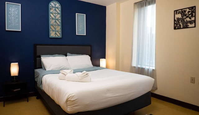 2 Bedroom Downtown Apt Clean and Safe