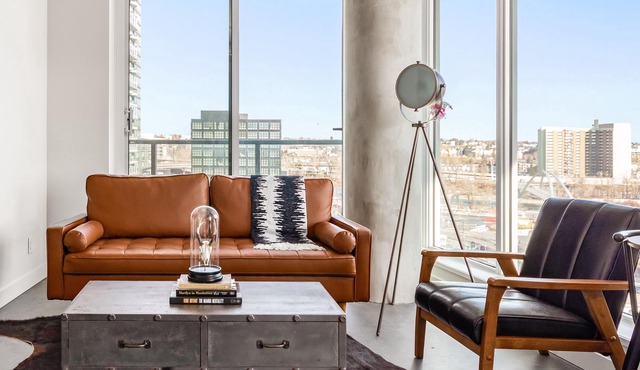 2 Bedroom Downtown Executive Suite with Endless River View | Rooftop Patio