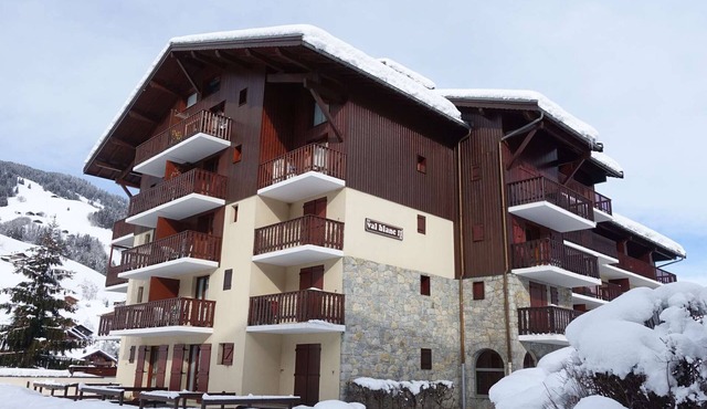2-Bedroom Duplex, Pool, Close to Lifts, Sleeps 6