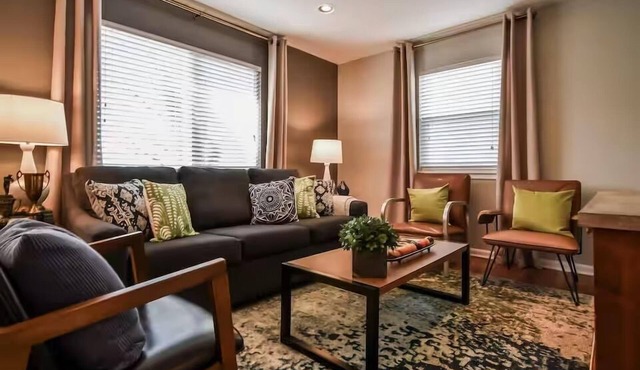 2 Bedroom Duplex Near Food, Shops, & KU Hospital 6