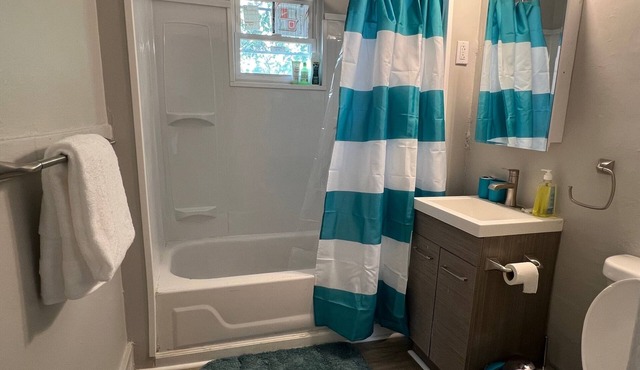 2 Bedroom, Efficiency Apartment Near Bus Stop And Trolley Line Near Downtown