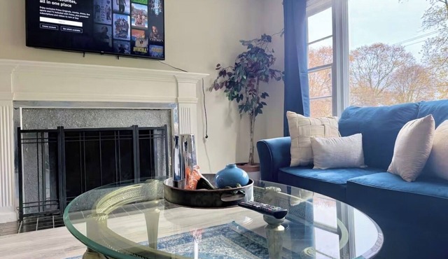 2-bedroom Elegant Escape in the city of Rochester!