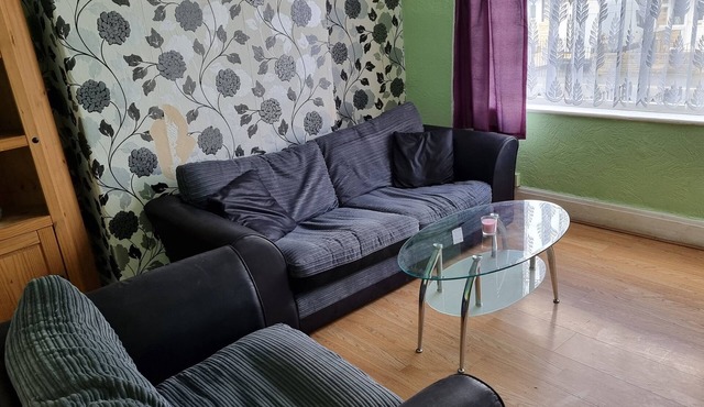 2 bedroom ENTIRE HOUSE with private garden!