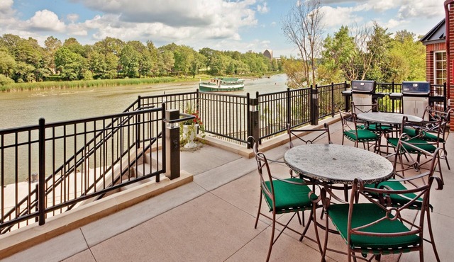 2 Bedroom | Equipped Suite Near the River