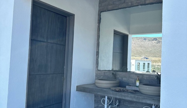 2-bedroom estate in La Salina, Ensenada with Pool, WiFi, AC. Relax and enjoy