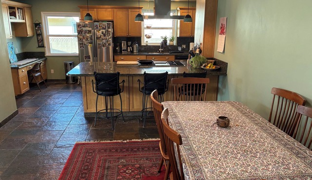2-bedroom family friendly house near Orange Circle and Disney