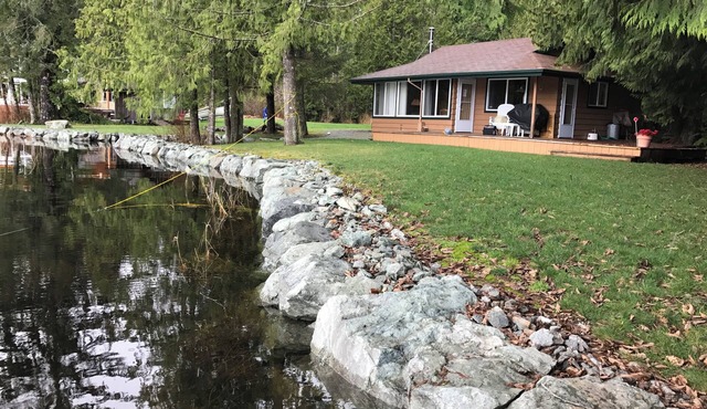 2+ bedroom family home on Lake Cavanaugh shores. Sleeps 6.