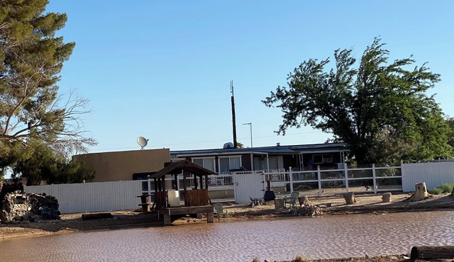 2-bedroom farmhouse in adorable Newberry Springs with AC
