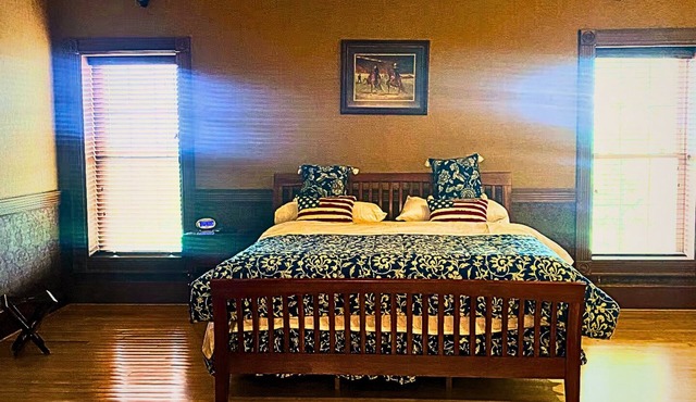 2-bedroom farmhouse in pleasant Danville with cozy charm and AC