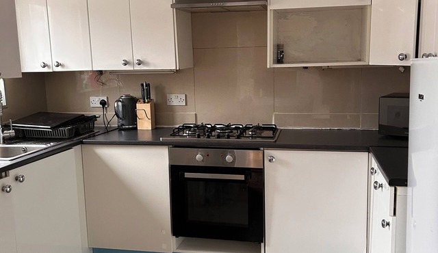 2 Bedroom Flat- Direct Travel to Central London and Heathrow!
