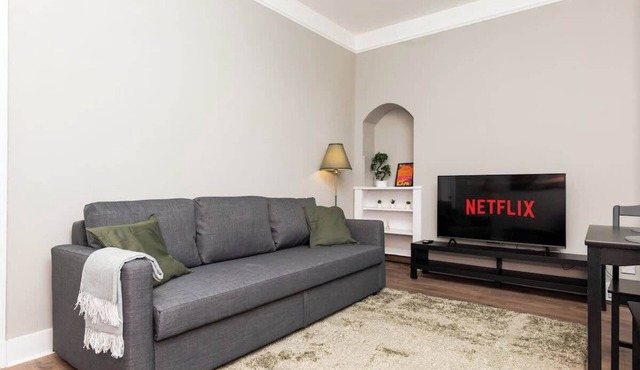 2 Bedroom Flat - Free Parking