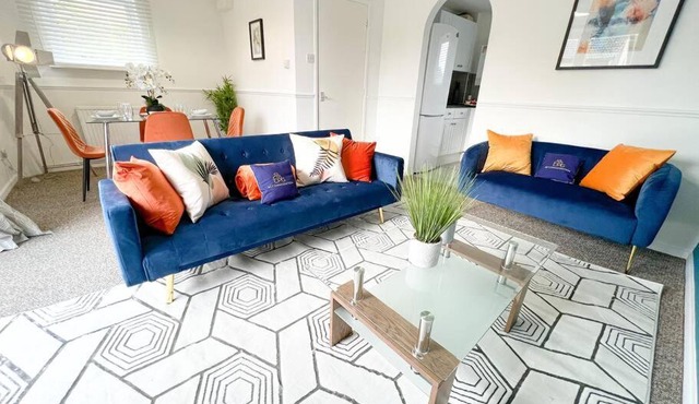 2 Bedroom Flat - Free Parking