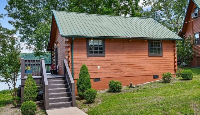 2 Bedroom Fox Den Cabin 12 - 2 bedrooms, Sleep sofa and a kitchenette