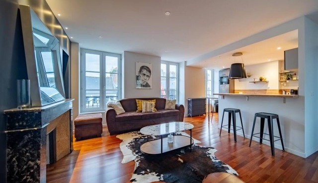 2-bedroom duplex apartment in the heart of the city