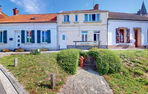 2 Bedroom Gorgeous Home In Neuville-Sous-Montreui
